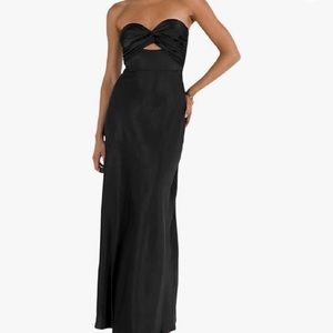 100% Polyester
Strapless
Neck Style
Off Shoulder Neck
